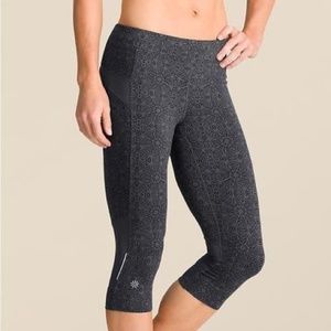 Athleta Bare To Run Knicker Capri leggings